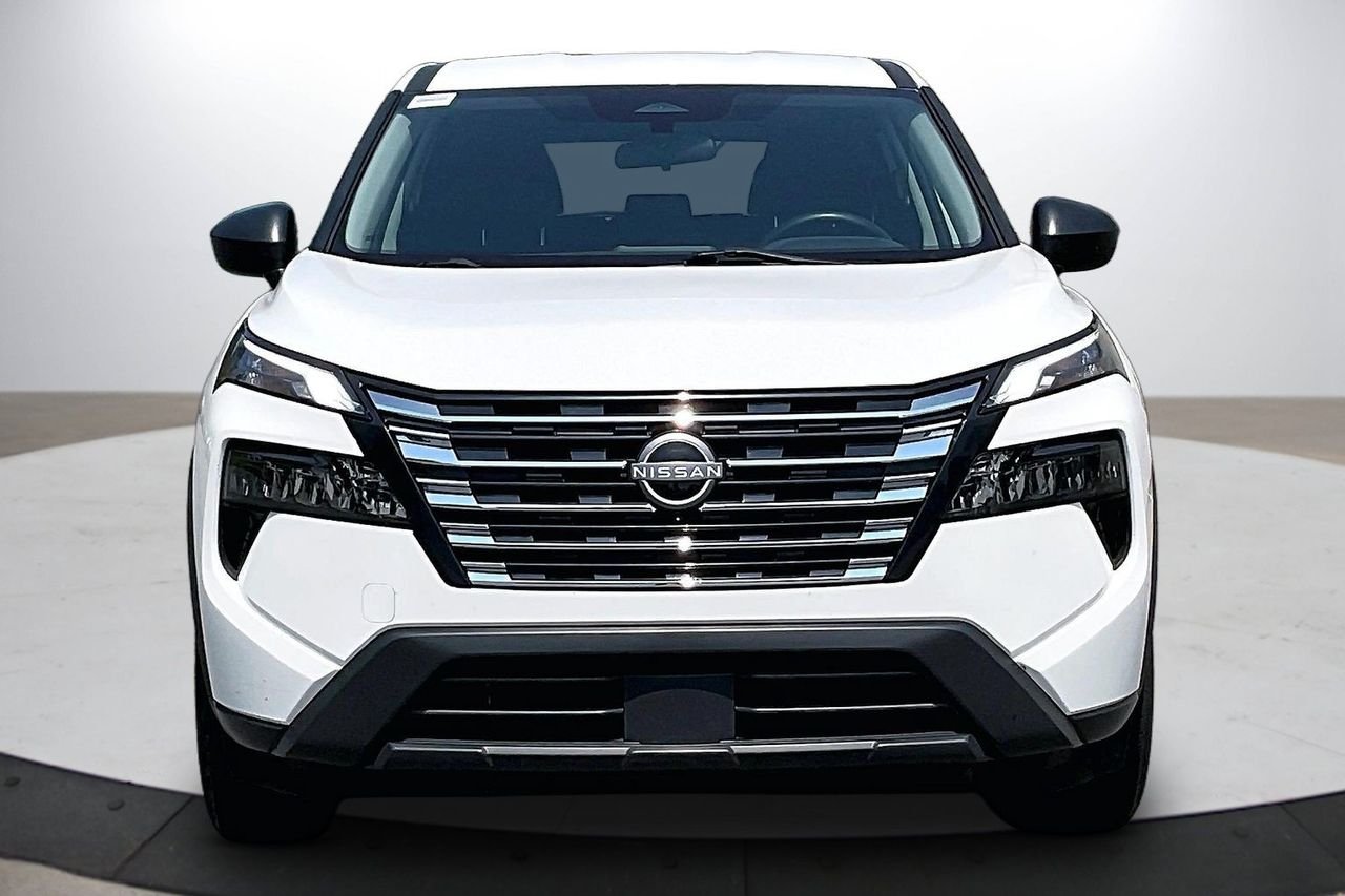 Used 2024 White Nissan S image 3