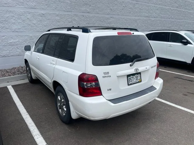 Used 2004 White Toyota V6 image 3