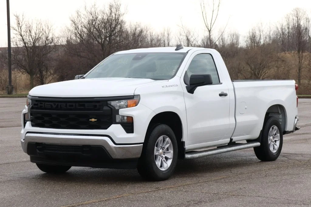 Used 2025 Summit White Chevrolet WT image 4