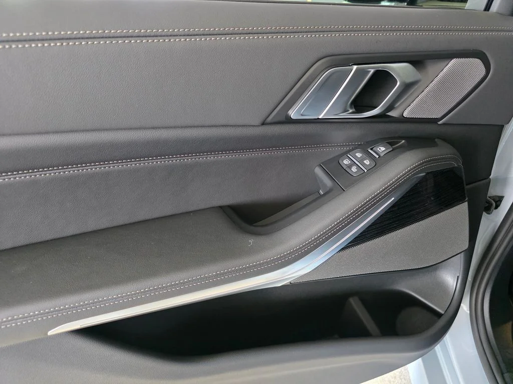 New 2027 Brooklyn Grey Metallic BMW xDrive40i image 15