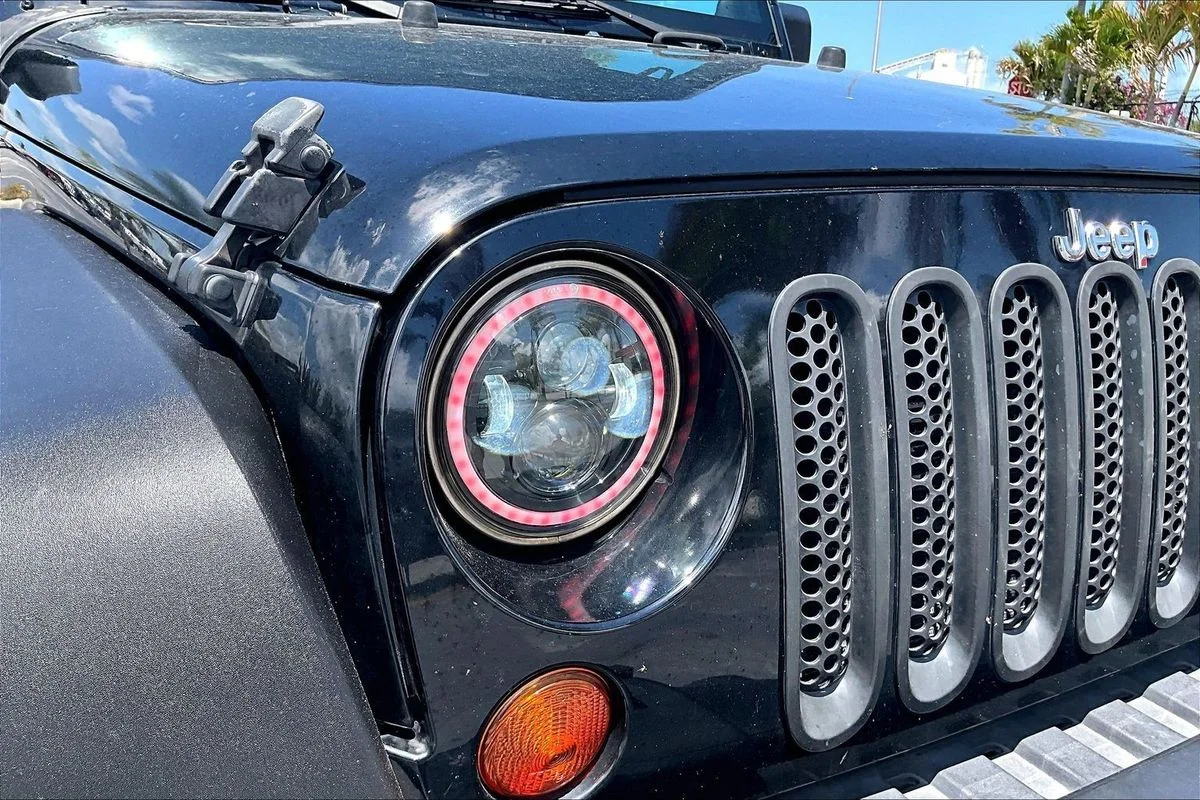 Used 2012  Jeep Sport image 33
