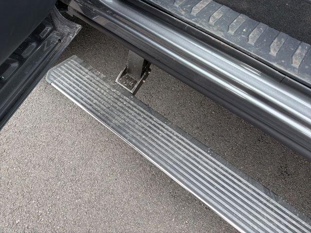 New 2026 Carbonized Gray Metallic Ford F-350® Lariat® image 16