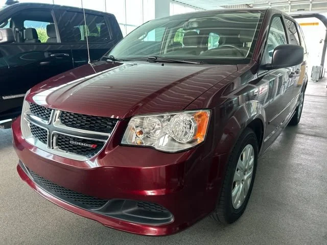 Used 2017 Octane Red Pear Dodge SE image 3