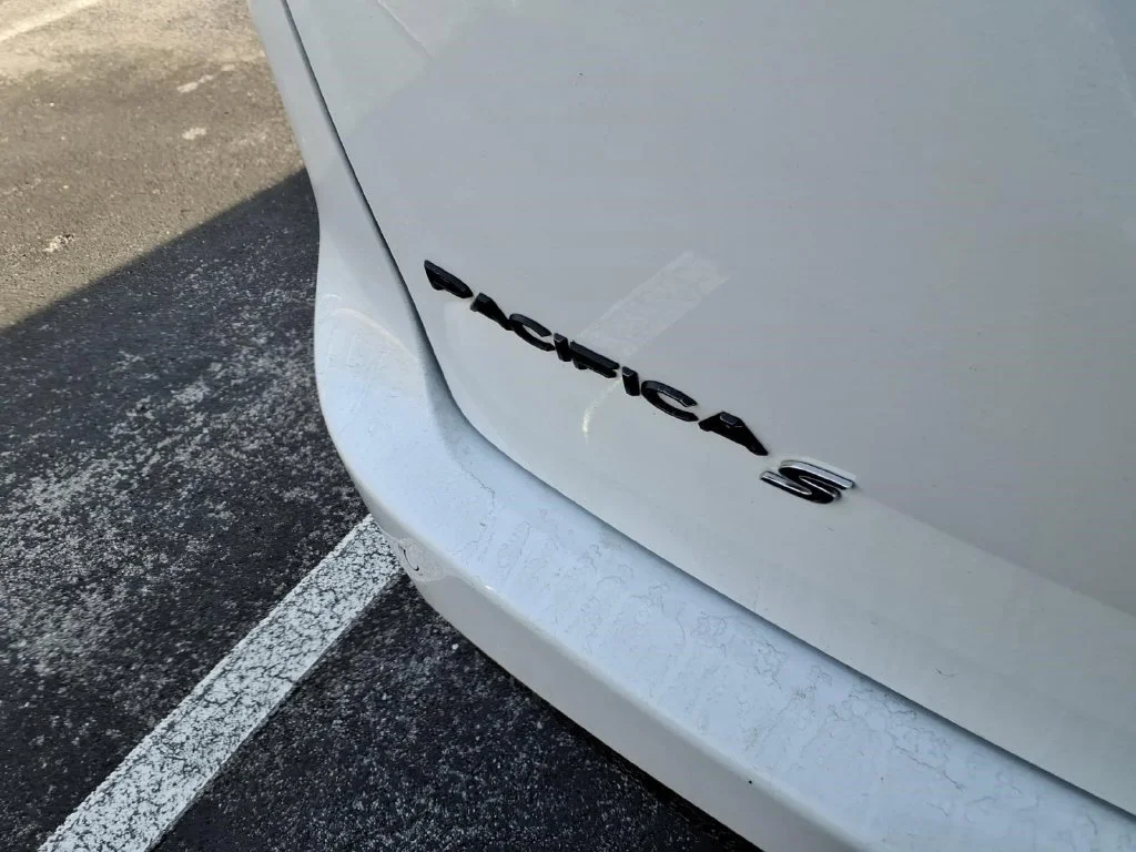Used 2025 White Chrysler Limited image 18