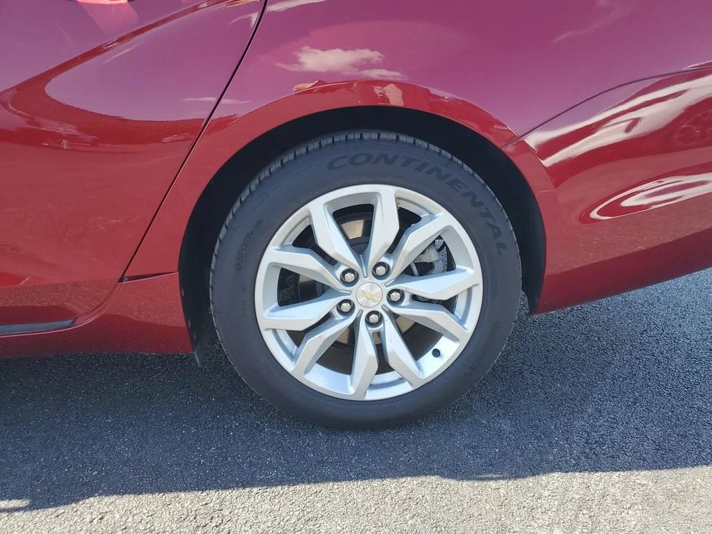 Used 2019 CAJUN RED TINTCOAT Chevrolet LT image 38