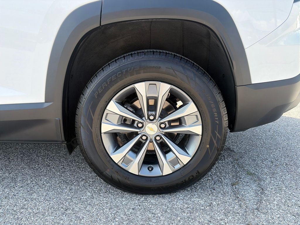 Used 2025 White Chevrolet LT image 39