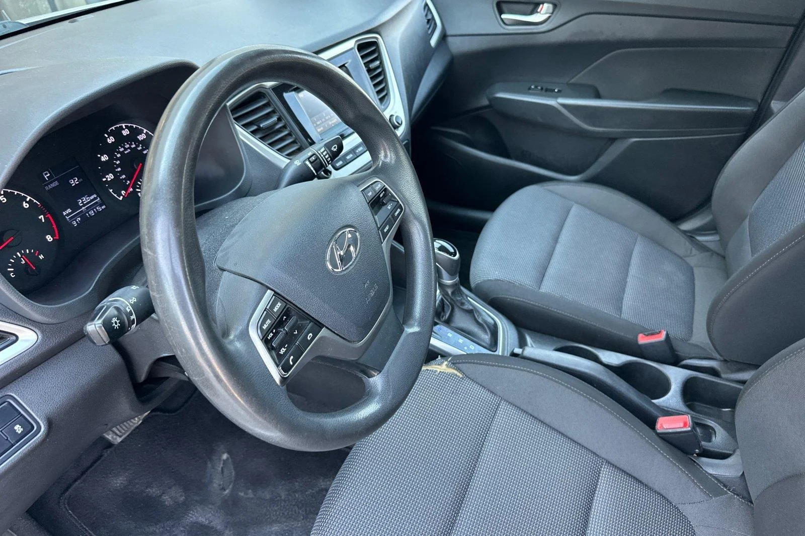 Used 2022 Olympus Silver Hyundai SE image 10