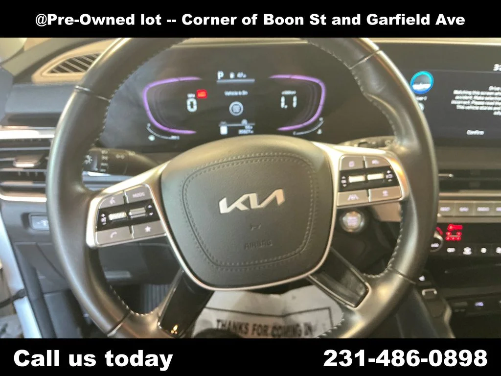 Used 2023 White Kia S image 20
