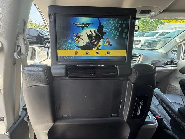 Used 2018 White Chrysler Touring L Plus image 14