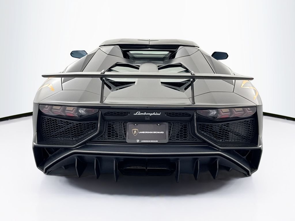 Used 2017  Lamborghini  image 34
