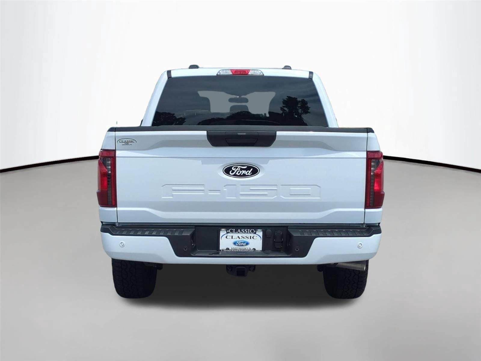 New 2026 Oxford White Ford XLT image 4