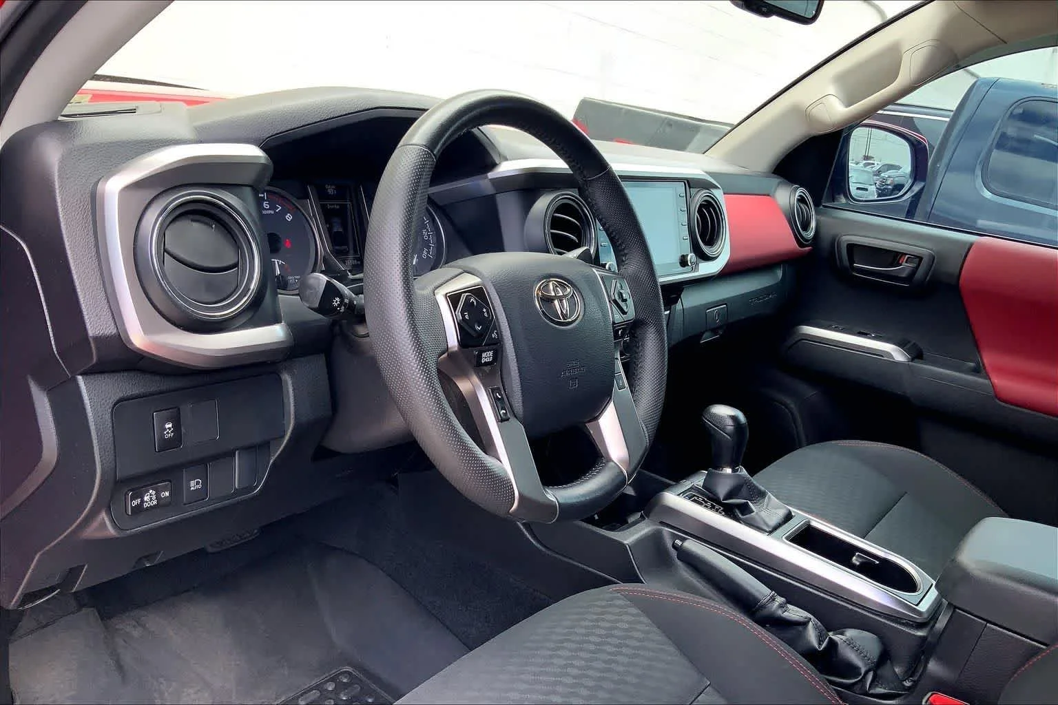 Used 2023  Toyota SR5 image 2