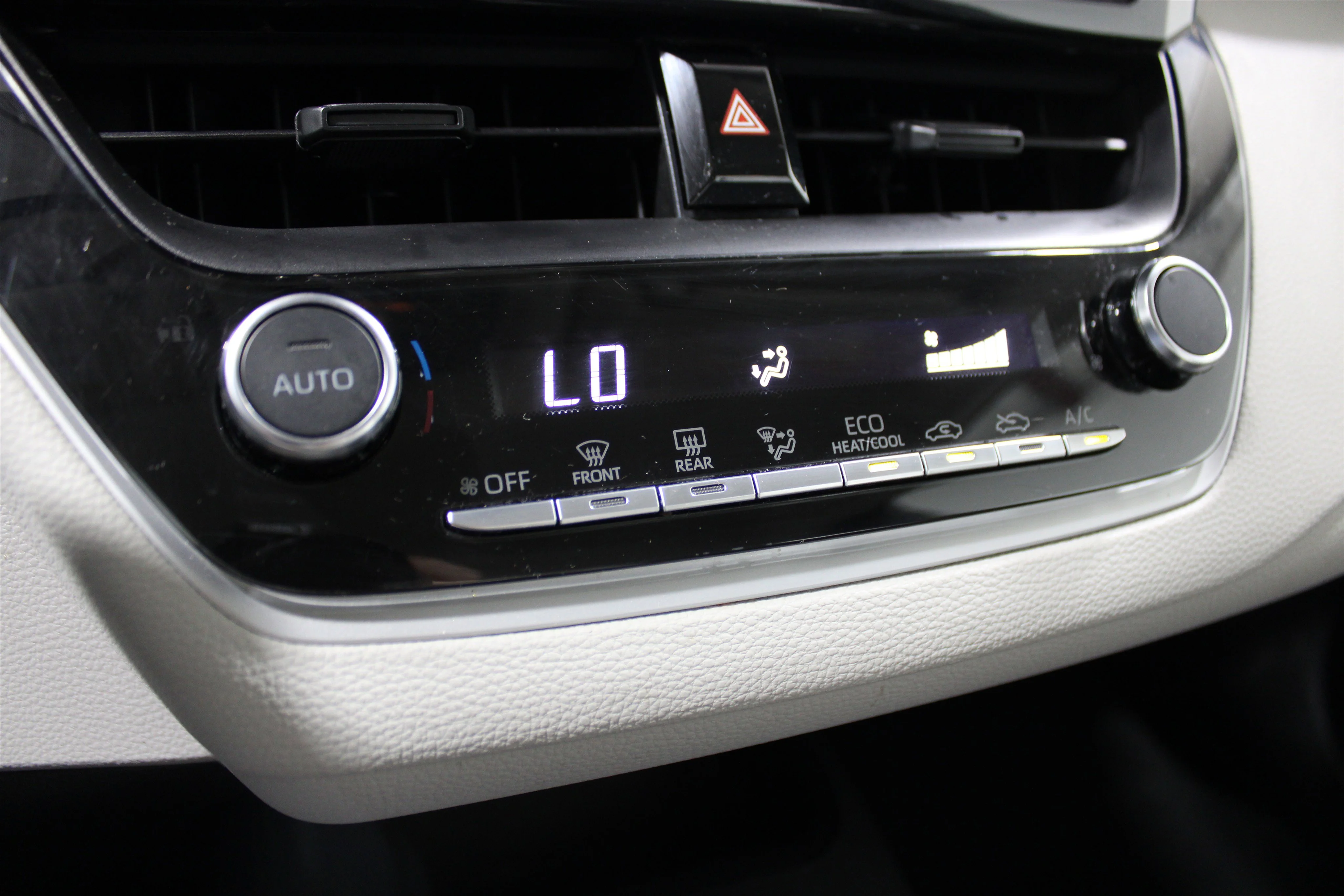 2025 Toyota Corolla LE - Photo 16