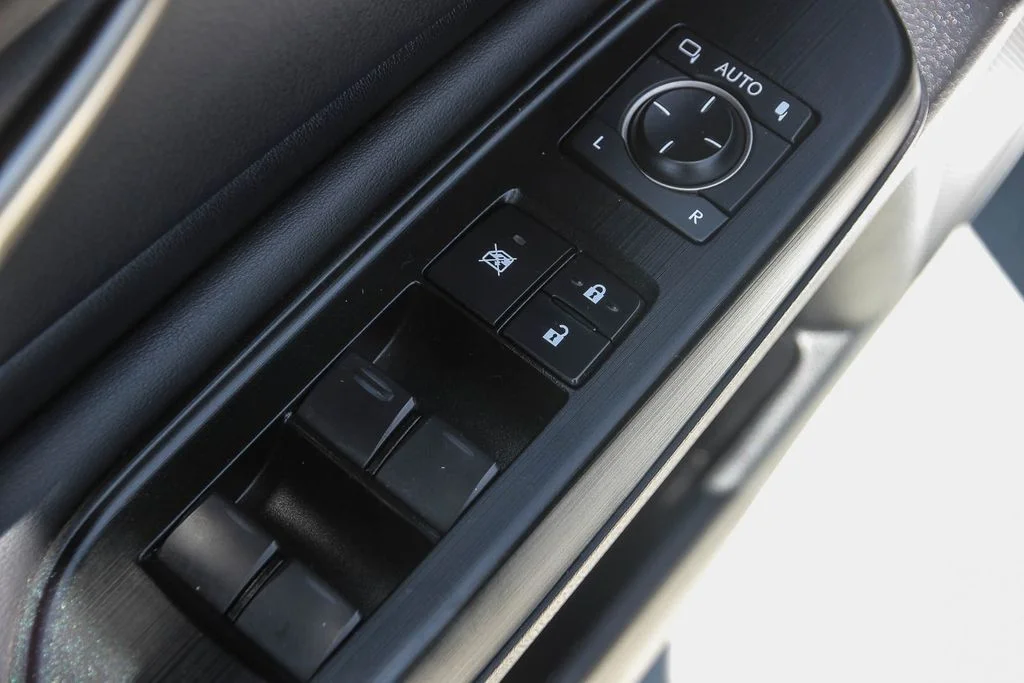 Used 2020 Silver Lexus 300h image 21
