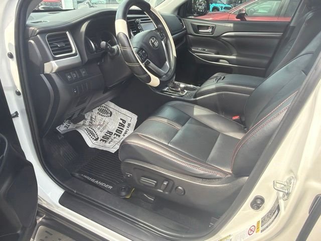 Used 2019 White Toyota SE image 1