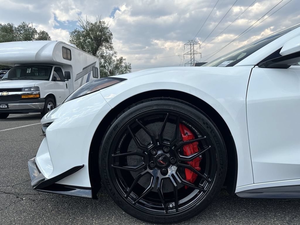 New 2027 Arctic White Chevrolet 3LZ image 32