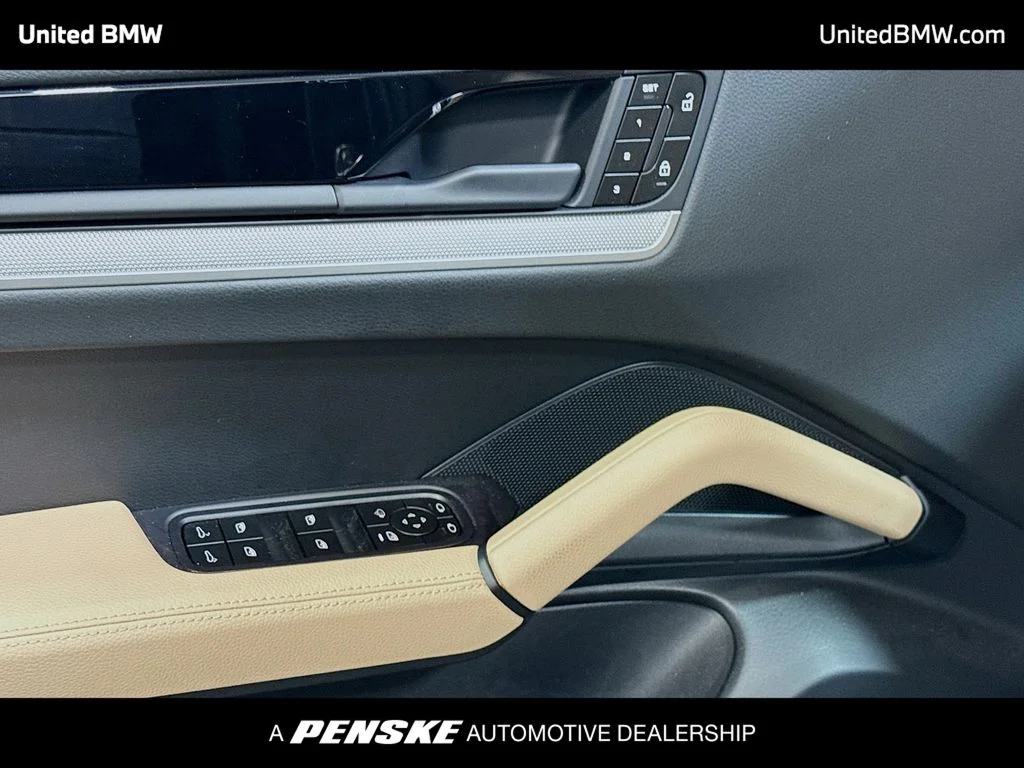 Used 2025  Porsche  image 3