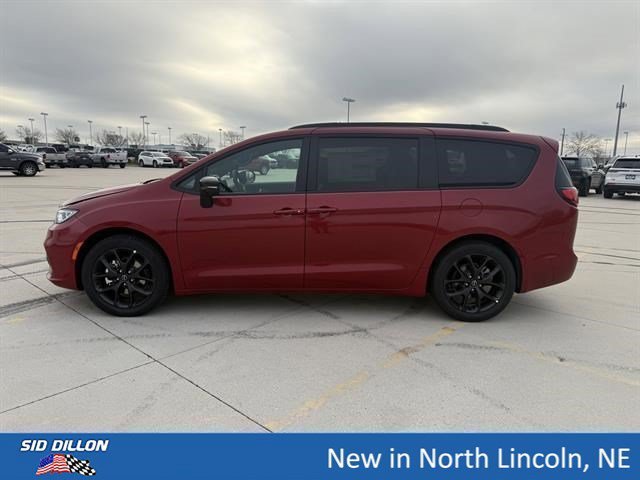 New 2026 Red Hot Pearl-Coat Exterior Paint Chrysler Select image 2
