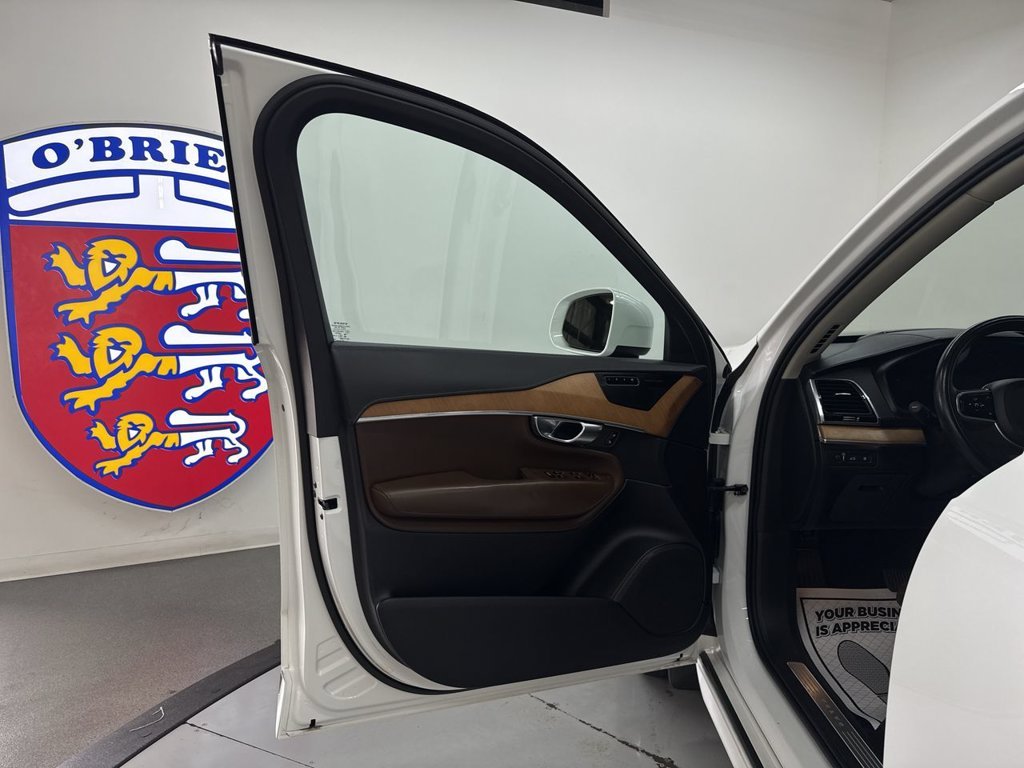 Used 2019 Crystal White Pearl Volvo T8 Inscription image 14