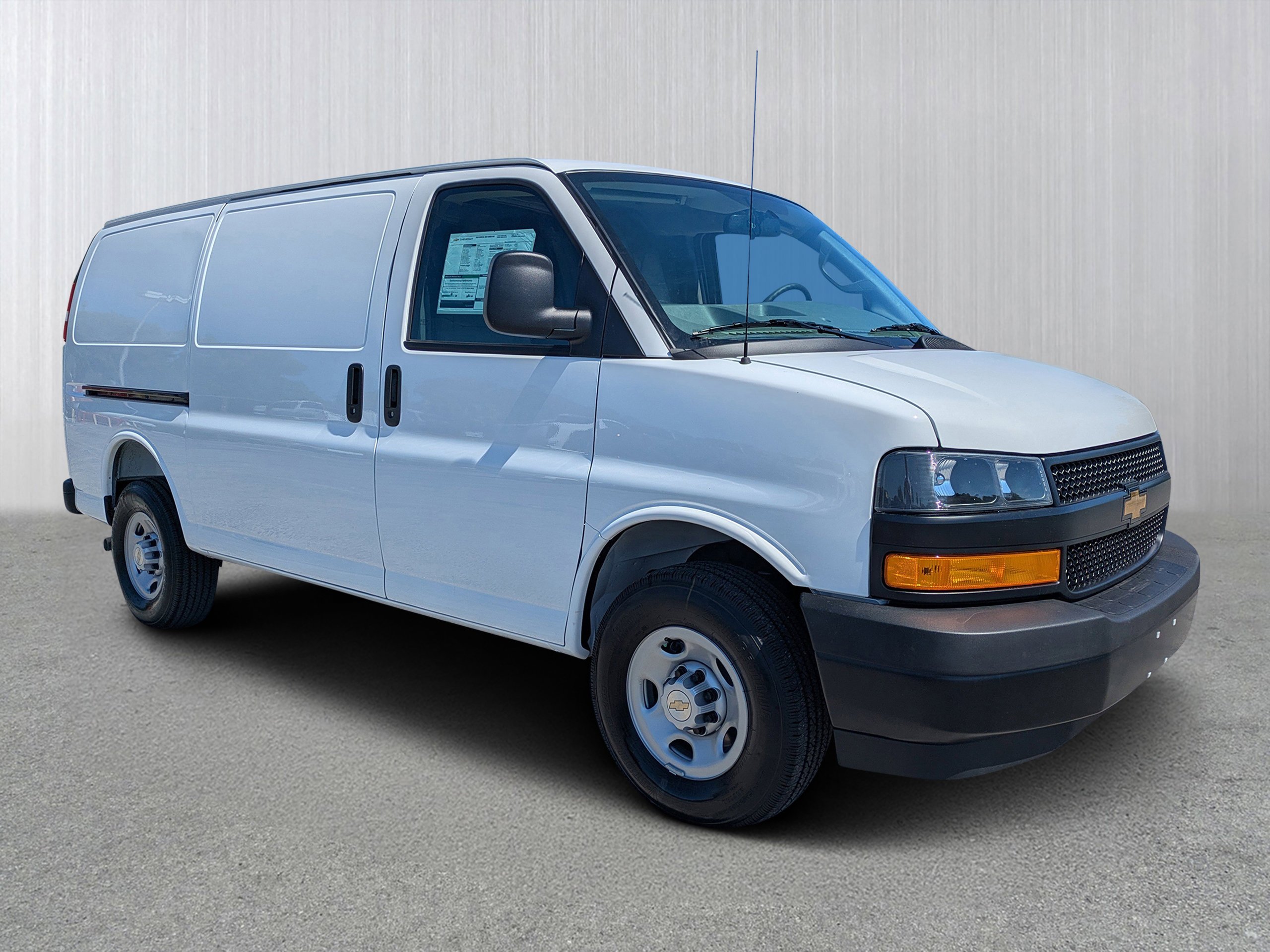 2026 Chevrolet Express 2500 Work Van HD's photo