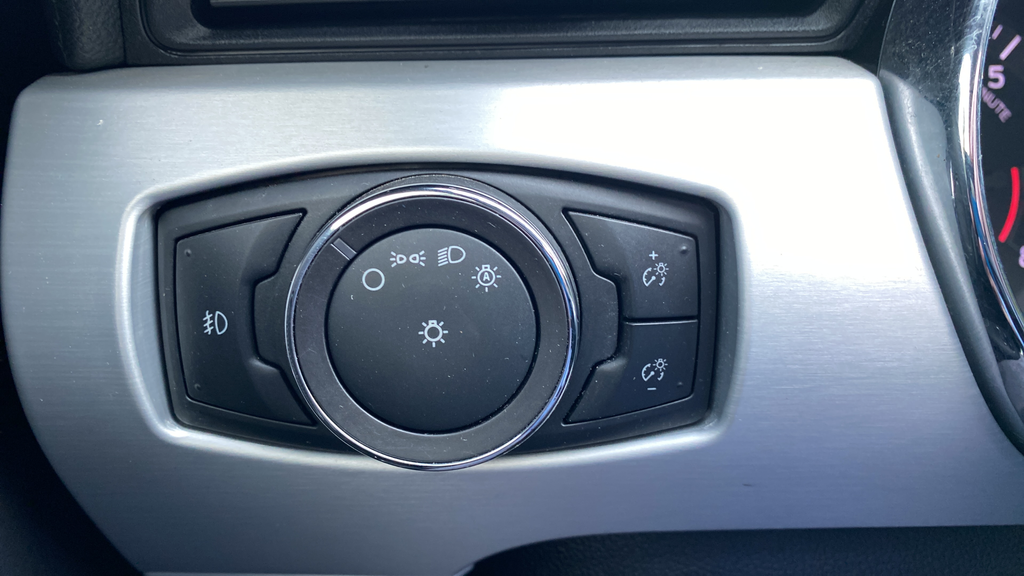 Used 2015 Black Ford GT Premium image 31