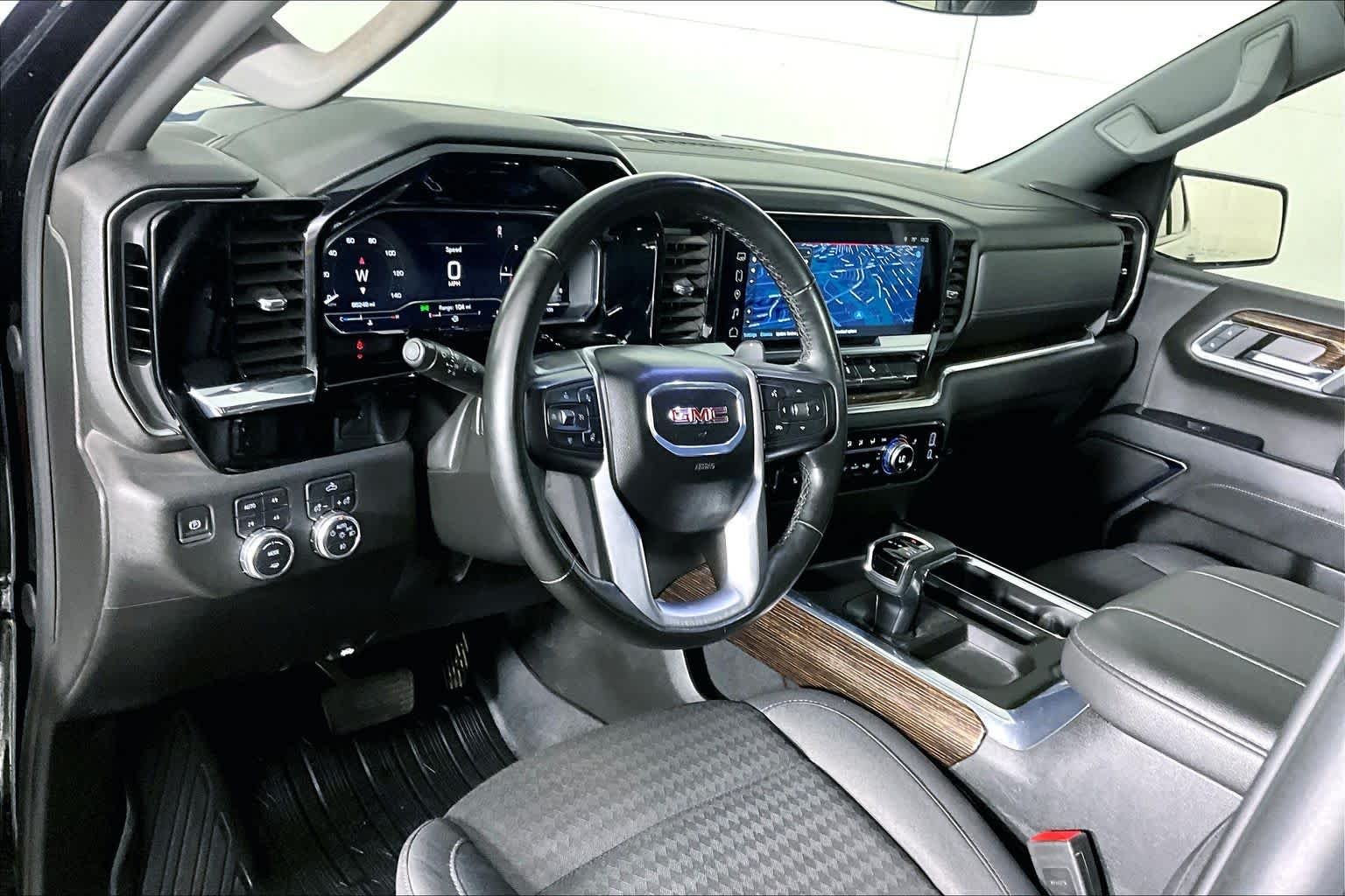 Used 2024 Onyx Black GMC Elevation image 18