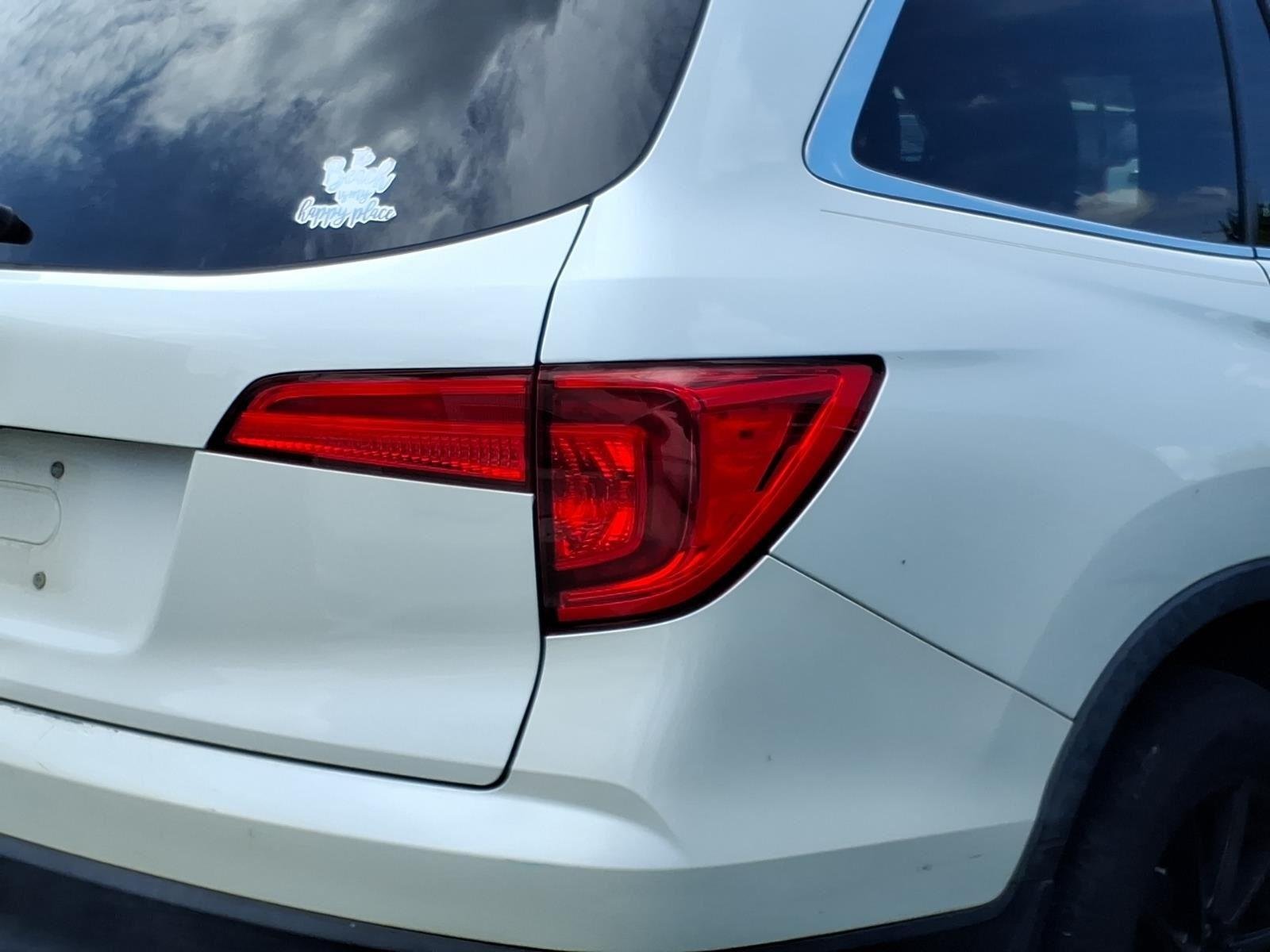 Used 2017 White Diamond Pearl Honda EX-L image 9