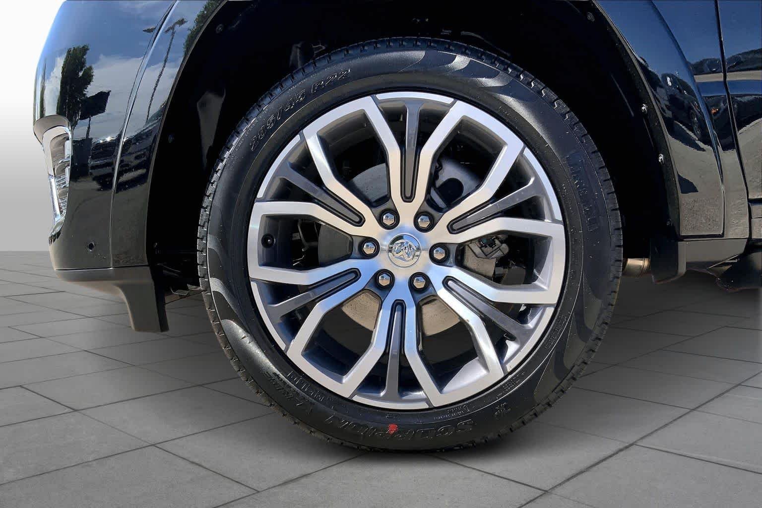 New 2026 Diamond Black Crystal Pearl-Coat Exterior Paint RAM Tungsten image 8