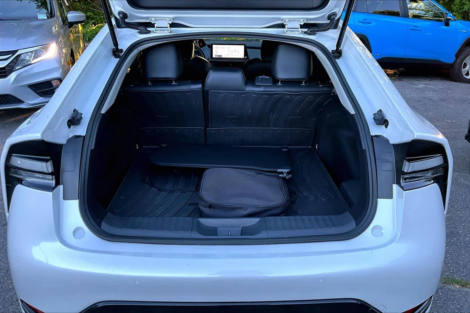 2026 Toyota Prius Plug-in Hybrid XSE - Photo 30