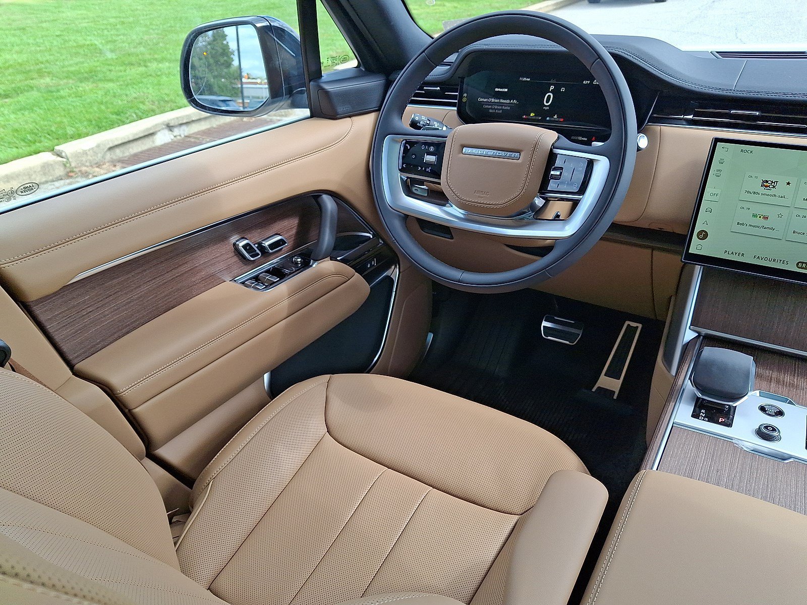 New 2027 Fuji White LAND ROVER SE image 22