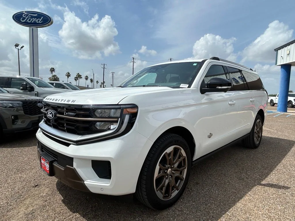 New 2027 Star White Metallic Tri-Coat Ford MAX King Ranch® image 3