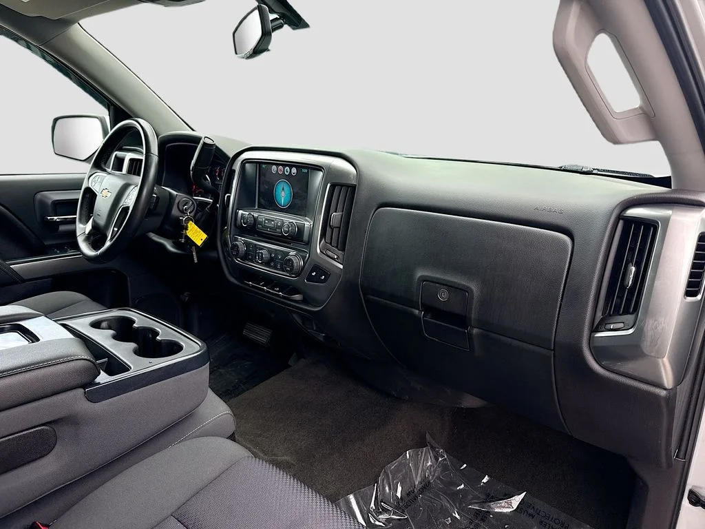 Used 2017 Silver Chevrolet LT image 28