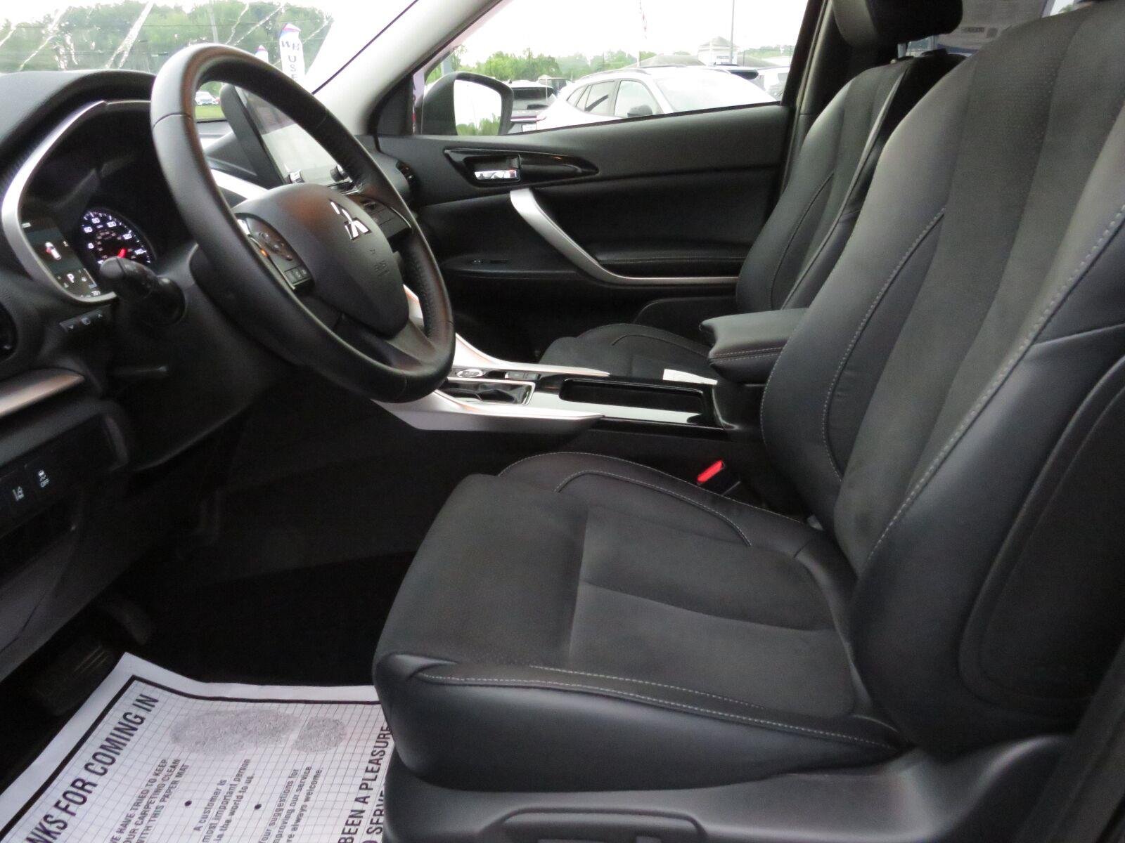 Used 2023 Labrador Black Pearl Mitsubishi SE image 24
