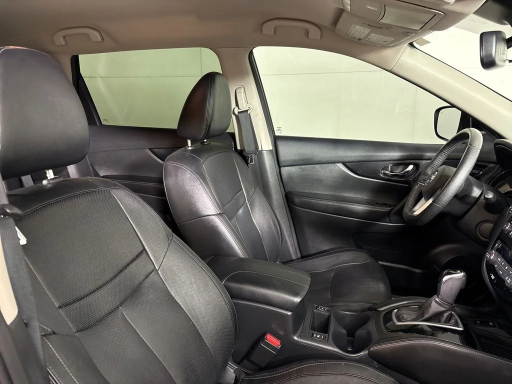 Used 2019 Black Nissan SL image 18