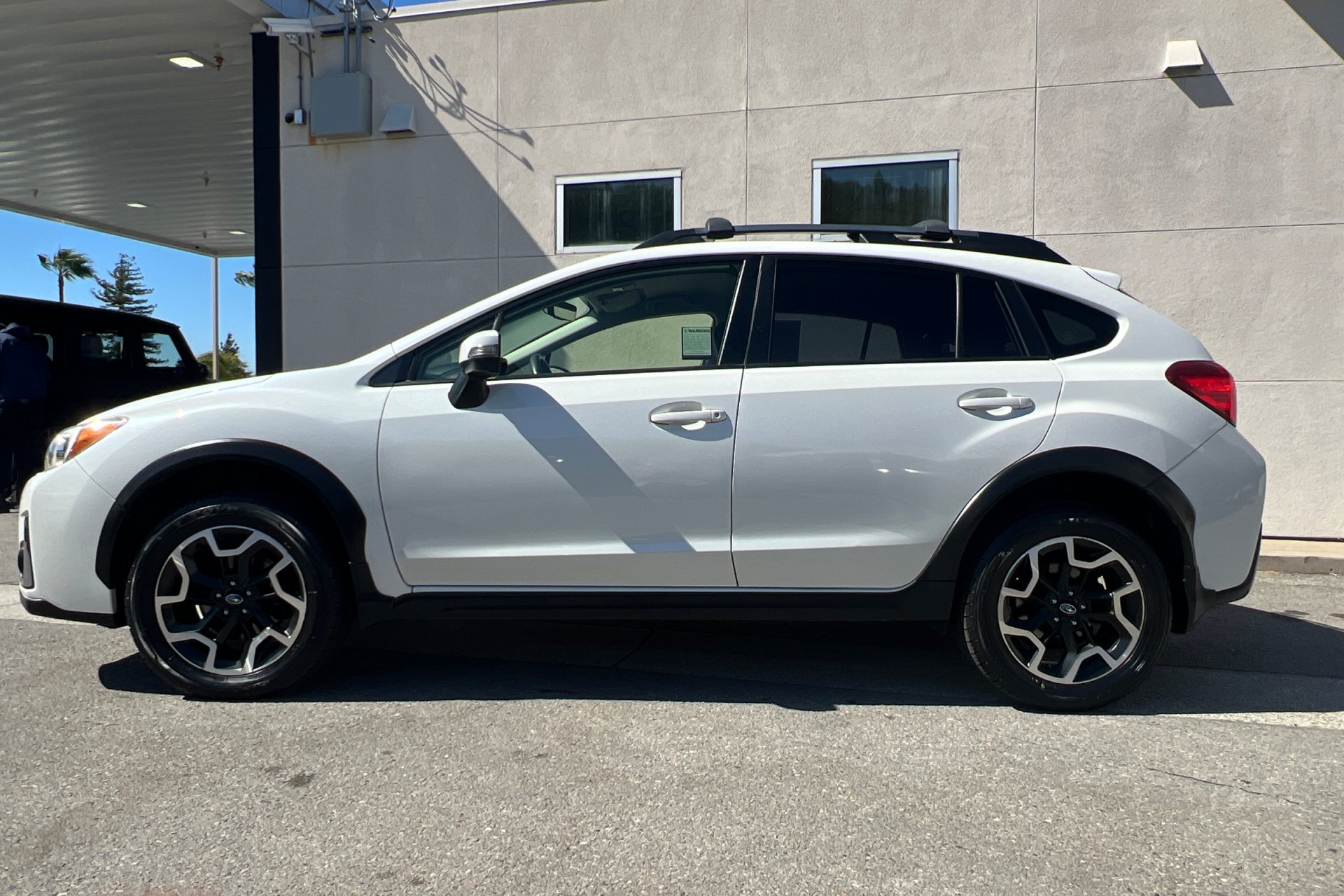 Used 2017 Crystal White Pearl Subaru Limited image 5
