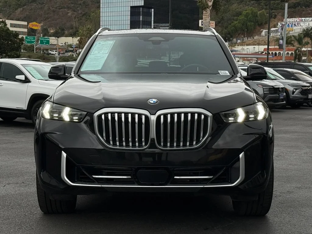 Used 2024  BMW sDrive40i image 4