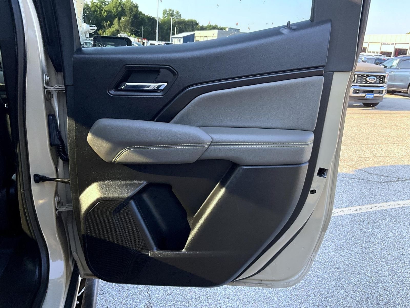 Used 2023 Beige Chevrolet ZR2 image 20