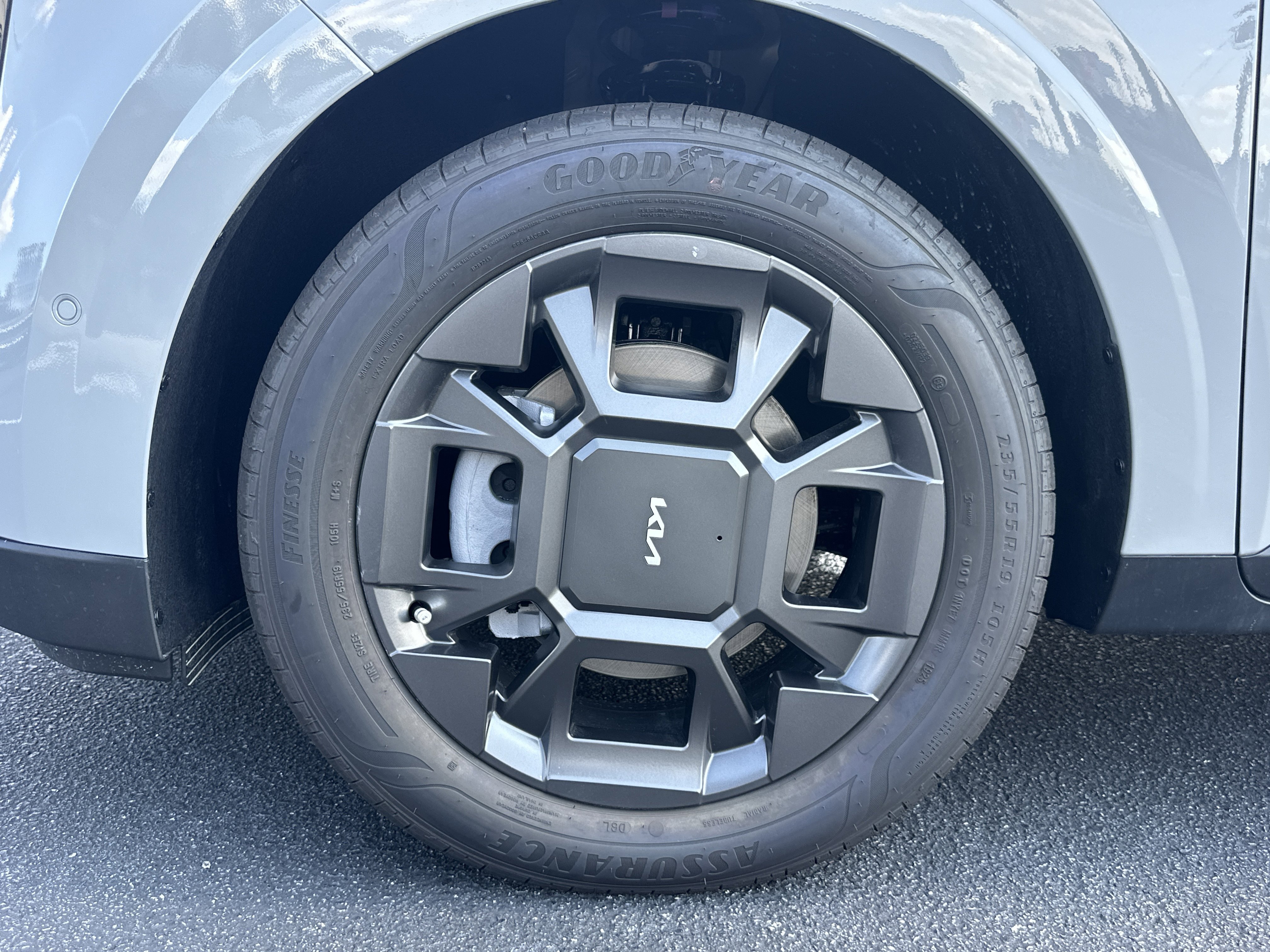 New 2026 Ceramic Silver Kia SX image 13