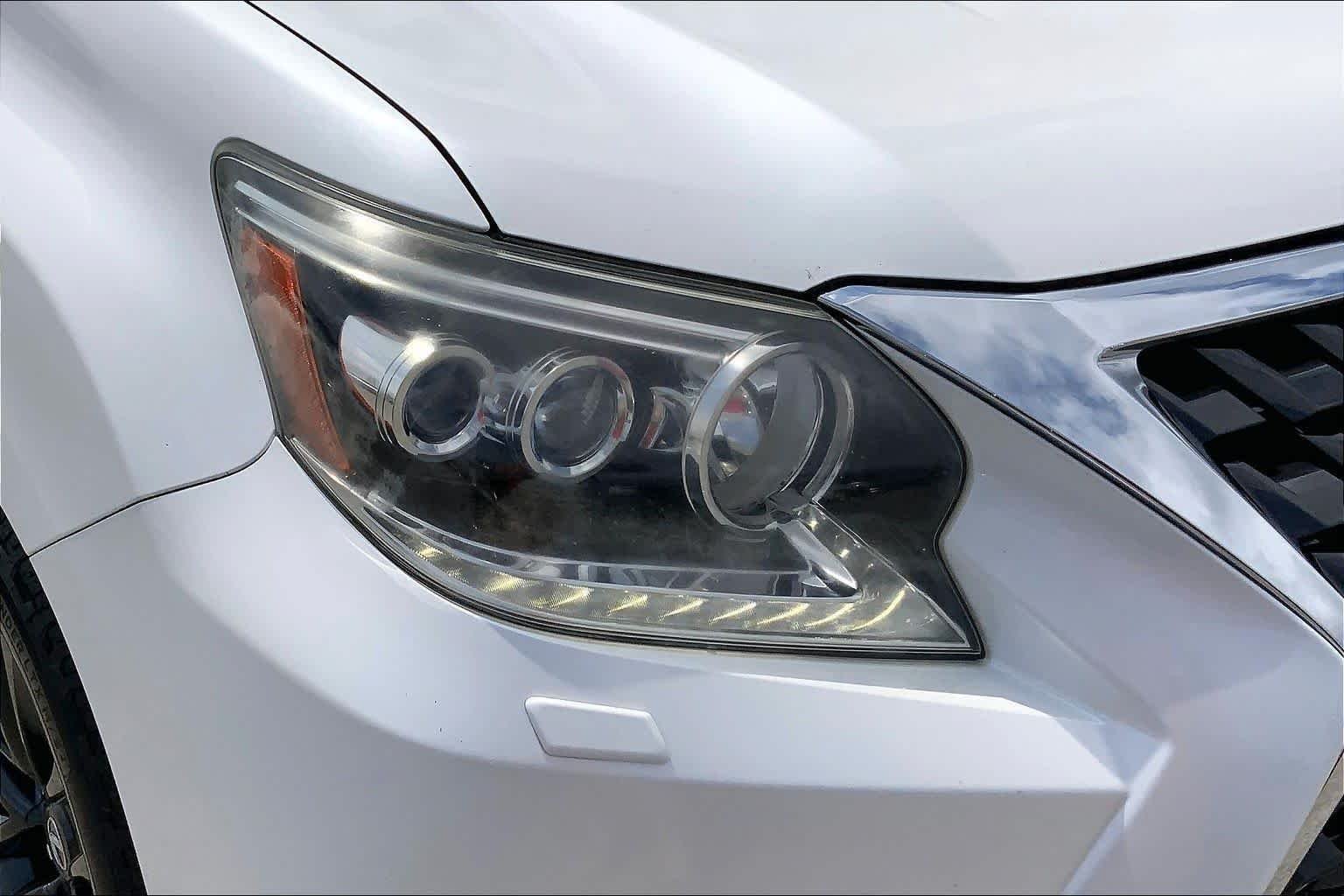 Used 2014 Starfire Pearl Lexus  image 27