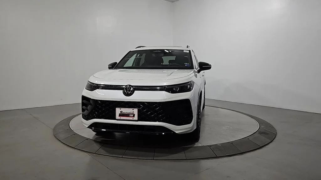 New 2026 White Volkswagen 2.0T SE R-Line Black image 8