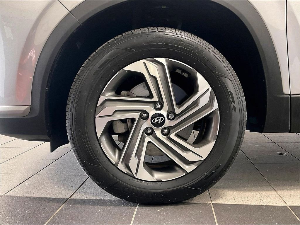 Used 2023 Silver Hyundai SE image 7
