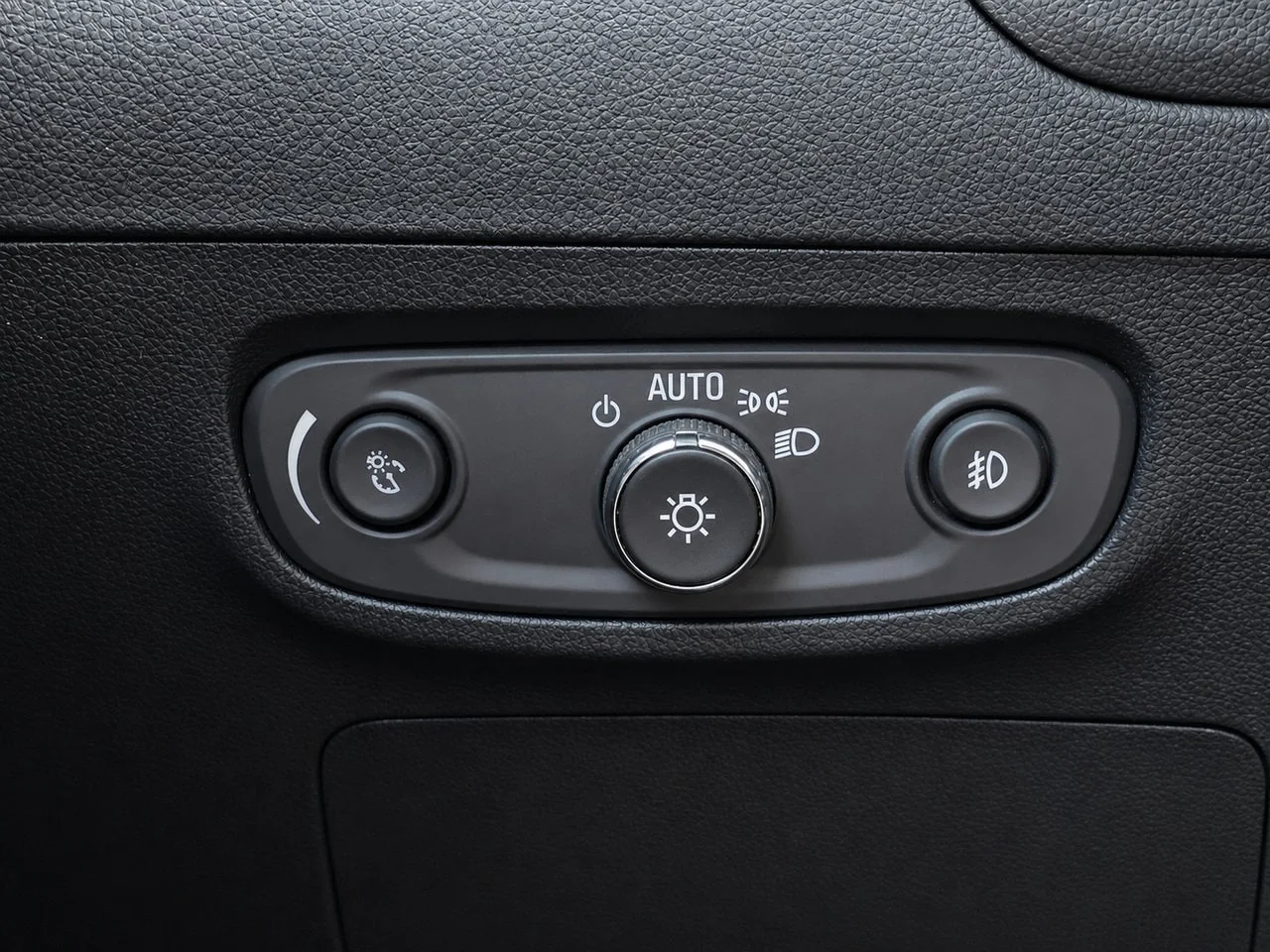 Used 2023 Moonstone Gray Metallic Buick Select image 28