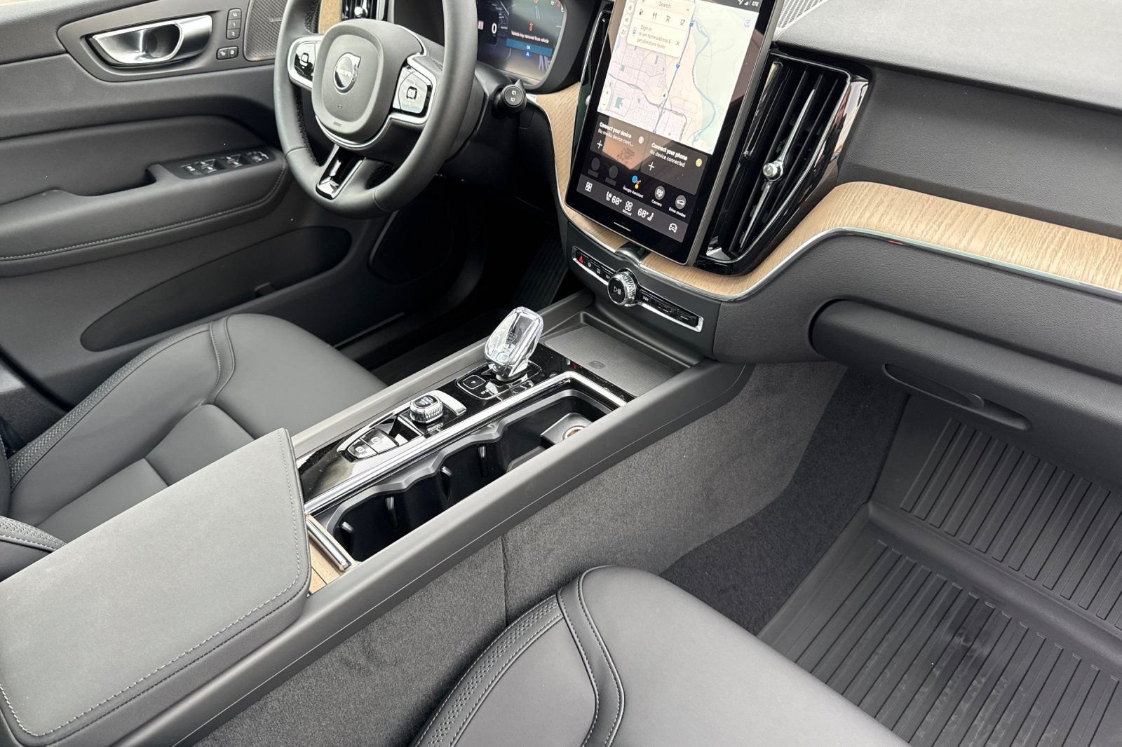 2026 Volvo XC60 Plus - Photo 15