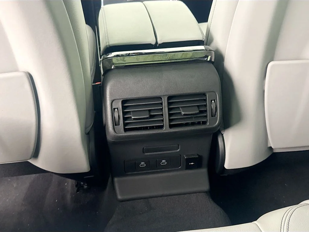 New 2026 Fuji White Land Rover Belgravia Edition image 25