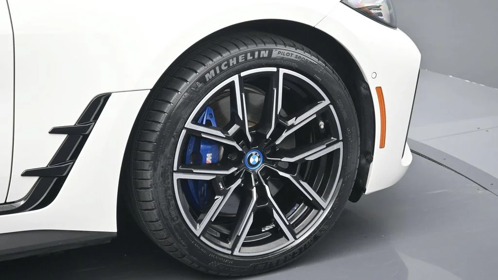 2023 BMW i4 40 - Photo 6