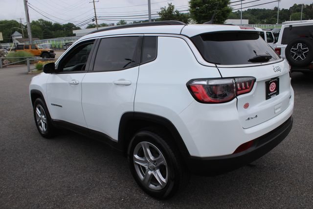 Used 2024 White Jeep Latitude image 25