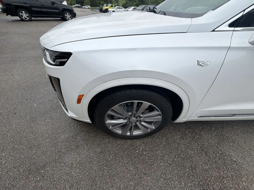 Used 2022 White Cadillac Premium Luxury image 10