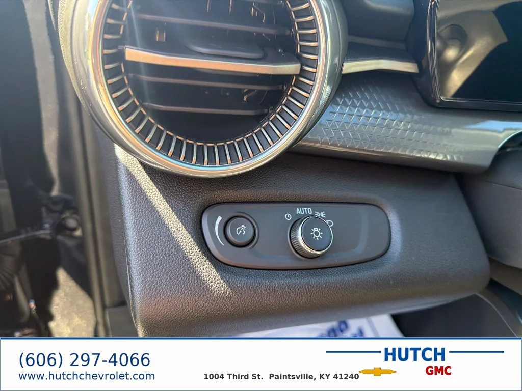 New 2026 Mosaic Black Metallic Chevrolet ACTIV image 28