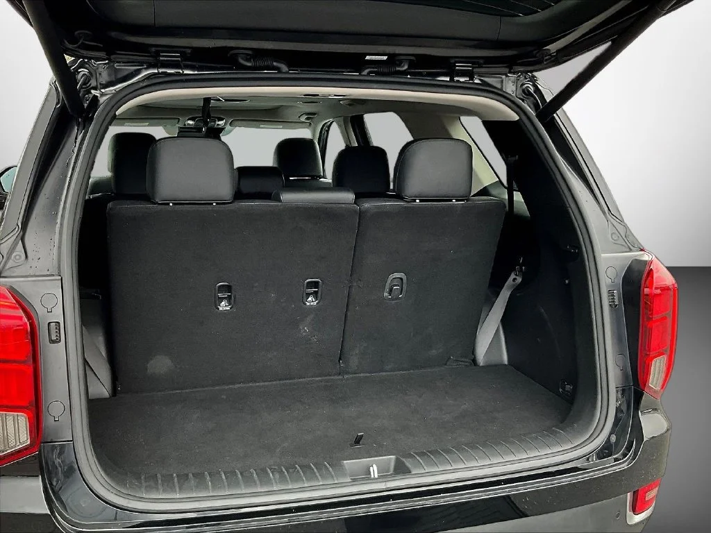 Used 2021 Black Hyundai SEL image 7