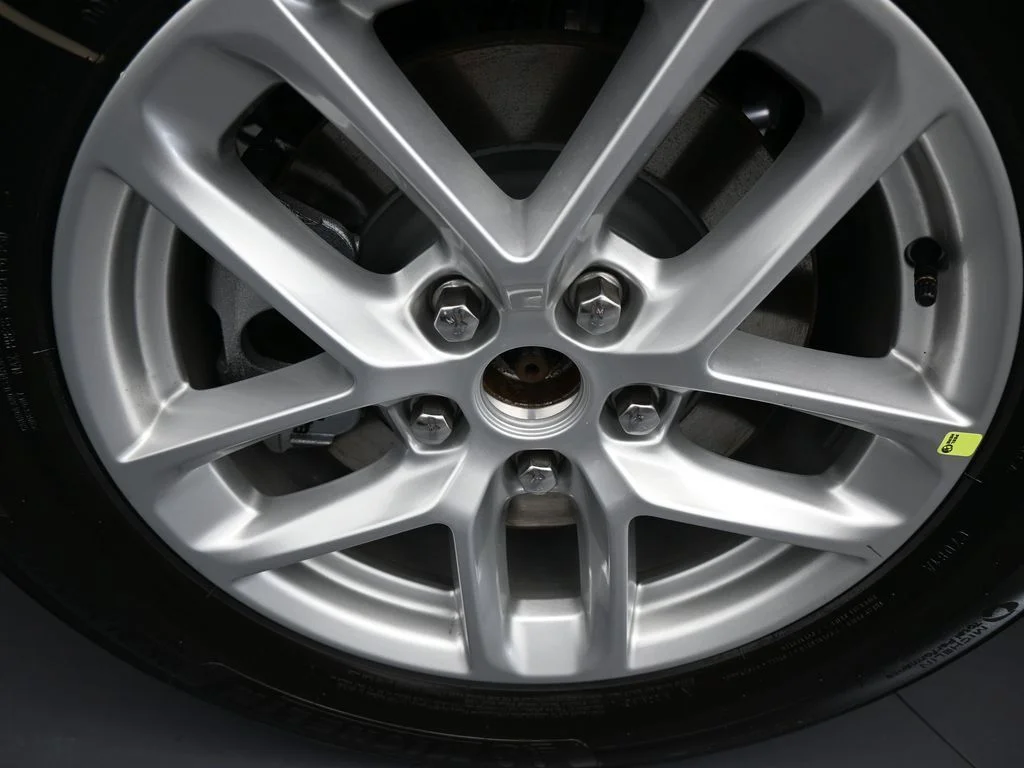 New 2026 Bright White Clear-Coat Exterior Paint Jeep Laredo image 37